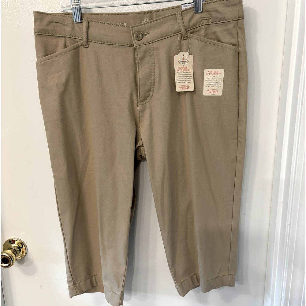 St.Johns Bay beige capris size 14p